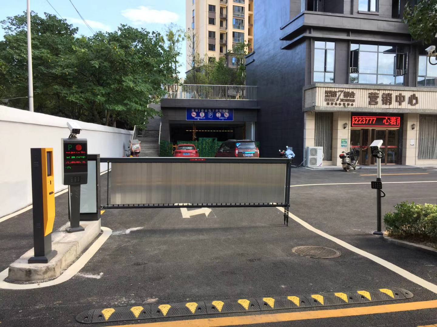 長沙雷隆智能科技有限公司,車牌識別系統(tǒng),停車收費系統(tǒng),車牌識別一體機(jī),智能通道閘,湖南車牌識別道閘系統(tǒng),人行通道閘,智能道閘