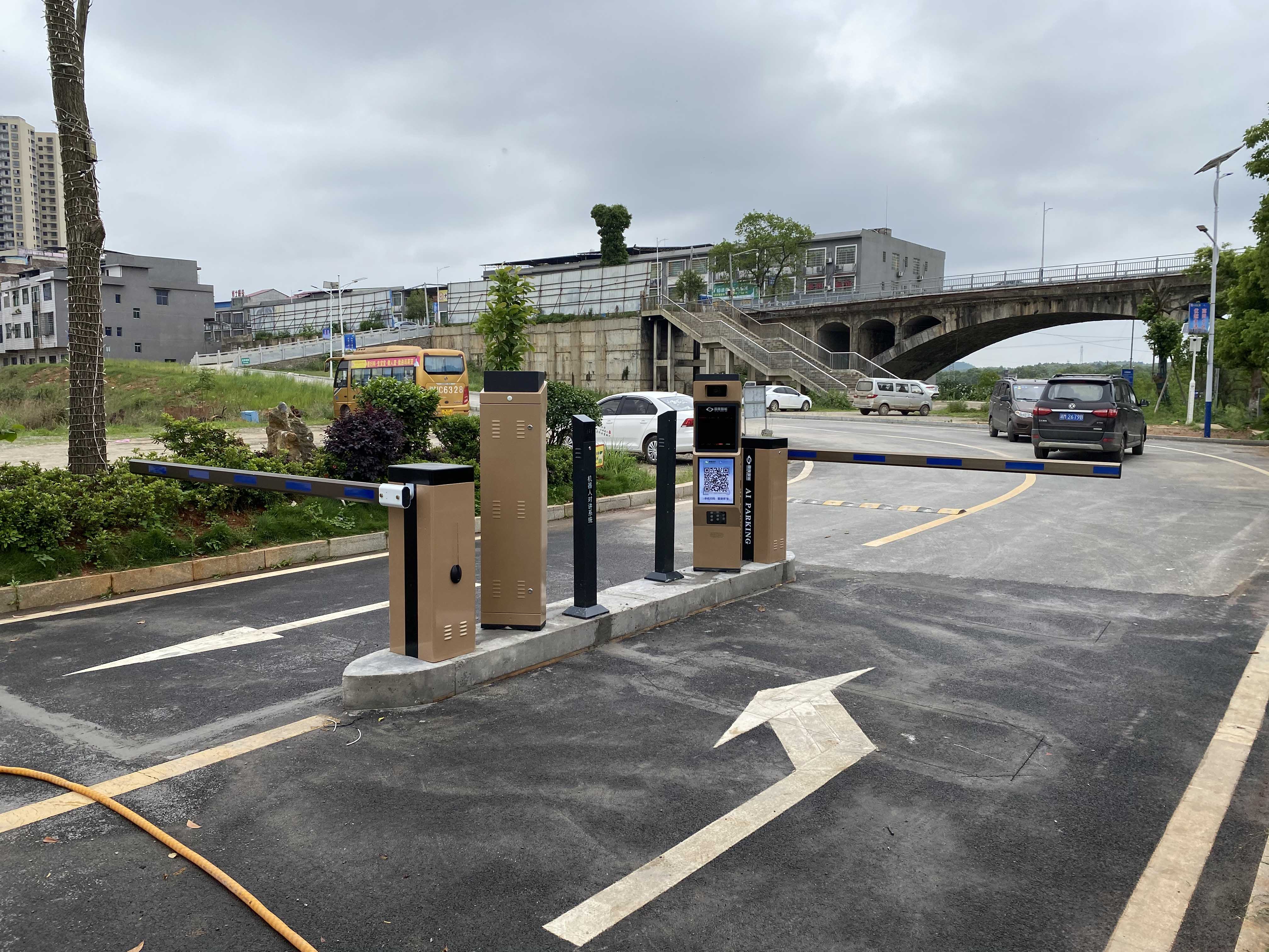 長(zhǎng)沙雷隆智能科技有限公司,車牌識(shí)別系統(tǒng),停車收費(fèi)系統(tǒng),車牌識(shí)別一體機(jī),智能通道閘,湖南車牌識(shí)別道閘系統(tǒng),人行通道閘,智能道閘